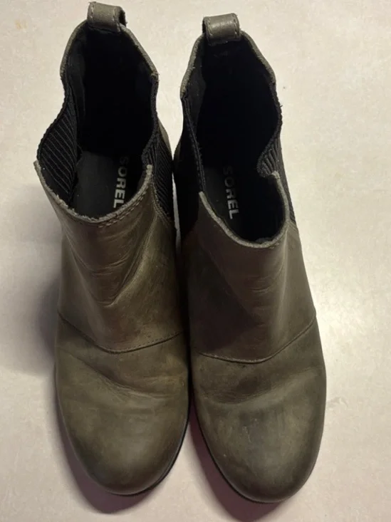 Sorel Grey Ankle Boots with Black Elastic - Picture 2 of 6